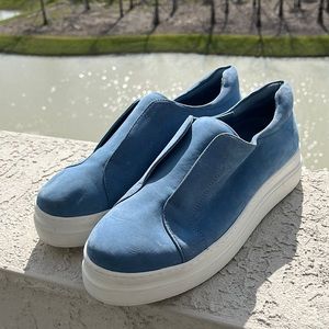 J slides New York slip on